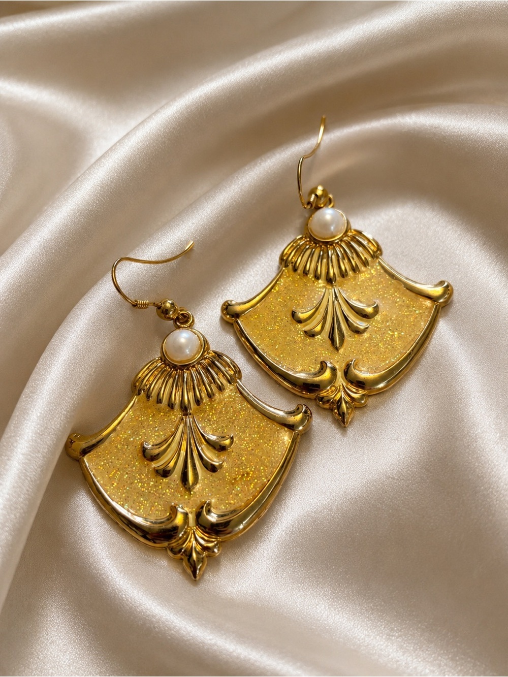 BEVERLEY HAMBURG | Gold Glitter Shield Drop Earrings with Pearl Accent